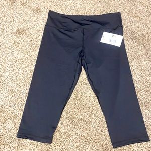 zyia Black Light n Tight crop leggings